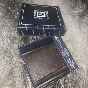Stone Mountain Accessories Rich Brown Leather Card Holder